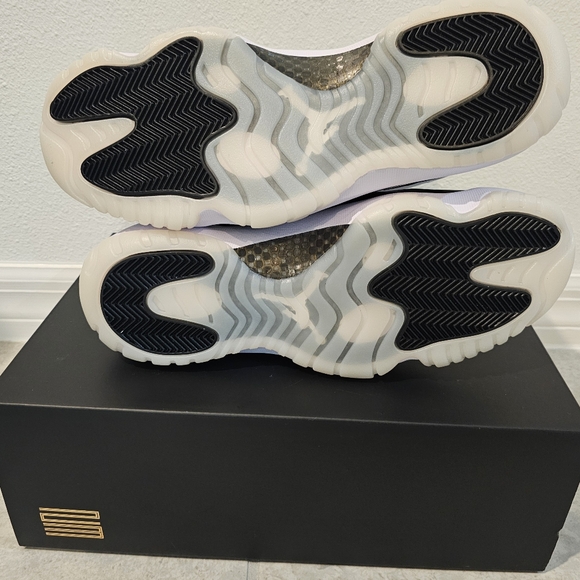 NIB Air Jordan 11 Retro 'Gratitude/Defining Moments'- Mens 10.5 - Picture 5 of 12